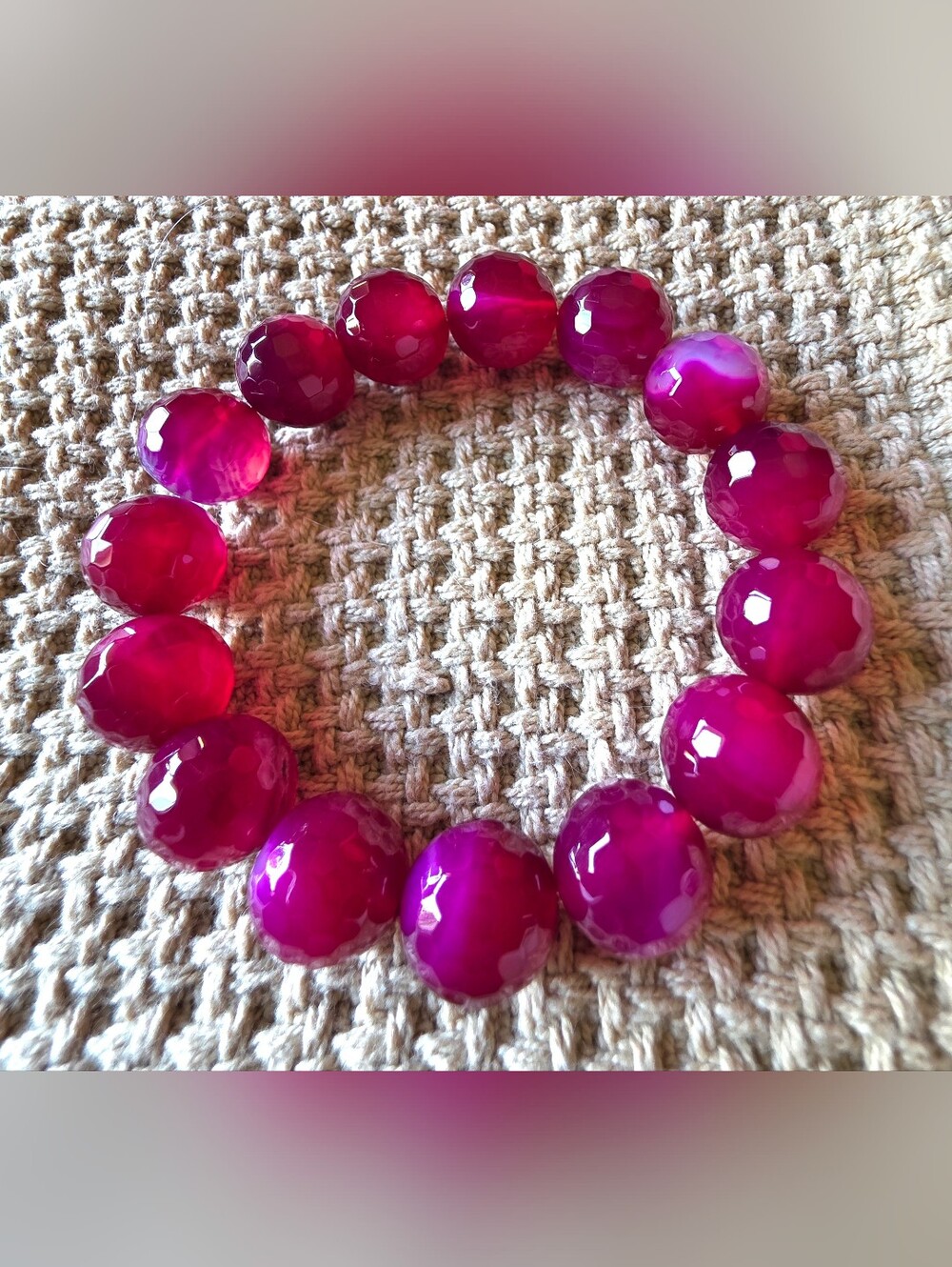 Vintage magenta fuchsia-dyed faceted agate gemstone stretch bracelet.